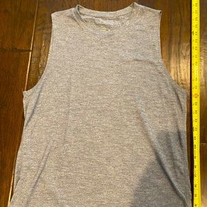 Fabletics Men - The Front Row Sleeveless Tee Large